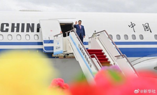 上阳网 习近平率中央代表团抵达拉萨出席西藏自治区成立60周年庆祝活动